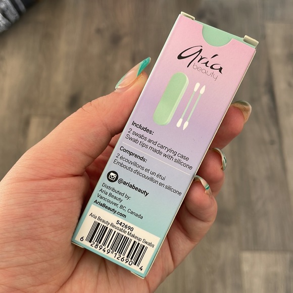 2 Reusable Makeup Swabs with Carrying Case - Picture 2 of 2